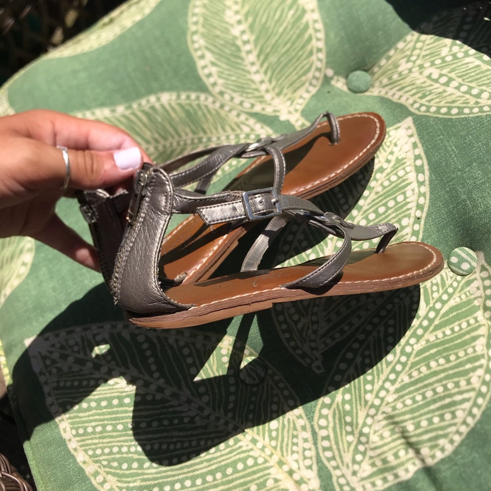 Woman’s/girls silver sandals